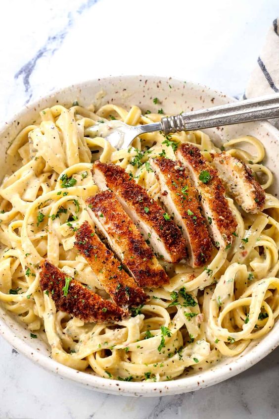 chicken alfredo with zoodles Pat dry, spice, creamy, juicy, garnish